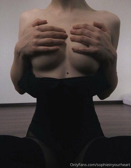 Naakte gelekte OnlyFans-foto van Sophieinyourheart
