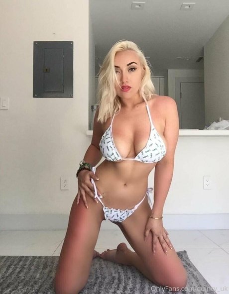Naakte gelekte OnlyFans-foto van Quincyentertainment