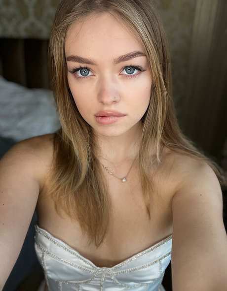 Naakte gelekte OnlyFans-foto van Teen Mia