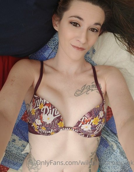 Naakte gelekte OnlyFans-foto van Wildunicorninpink