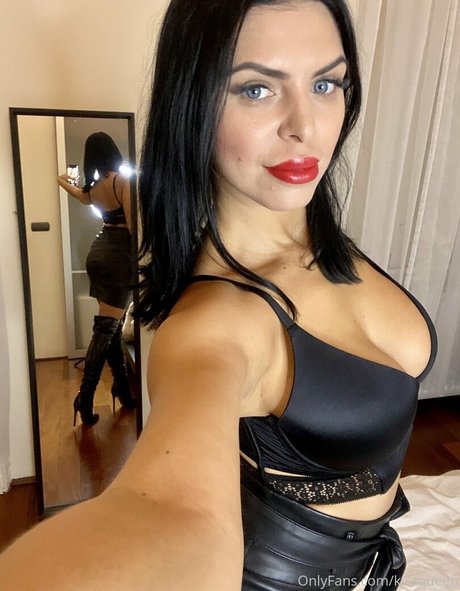 Naakte gelekte OnlyFans-foto van Kiraqueen