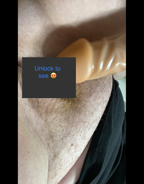 Naakte gelekte OnlyFans-foto van Pr3ttyandpr3gnant