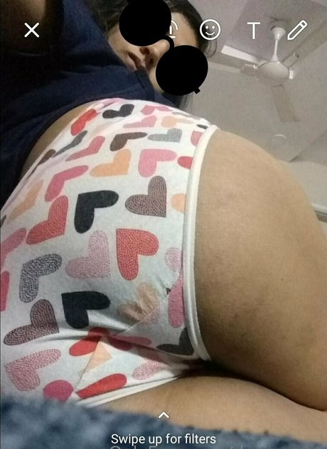 Naakte gelekte OnlyFans-foto van Desiaurora