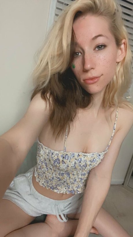 Naakte gelekte OnlyFans-foto van Elladevilfree