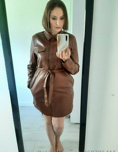 Naakte gelekte OnlyFans-foto van Lustymommy