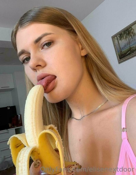 Naakte gelekte OnlyFans-foto van Elisenextdoor