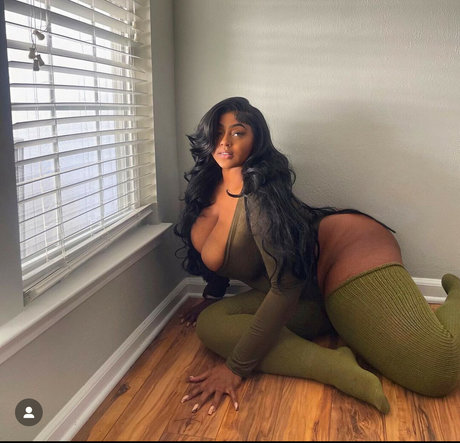 Naakte gelekte OnlyFans-foto van Monaliscandy