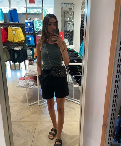Naakte gelekte OnlyFans-foto van Noraexplorer