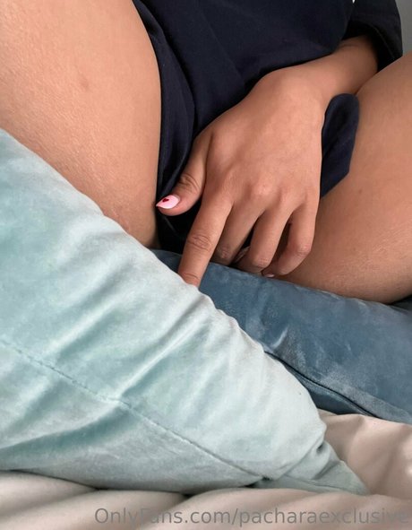 Naakte gelekte OnlyFans-foto van Pacharaexclusive