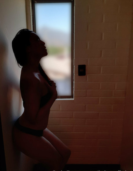 Naakte gelekte OnlyFans-foto van Lolaxoficial