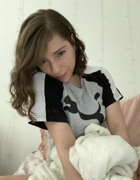 Naakte gelekte OnlyFans-foto van Hurricanelexi