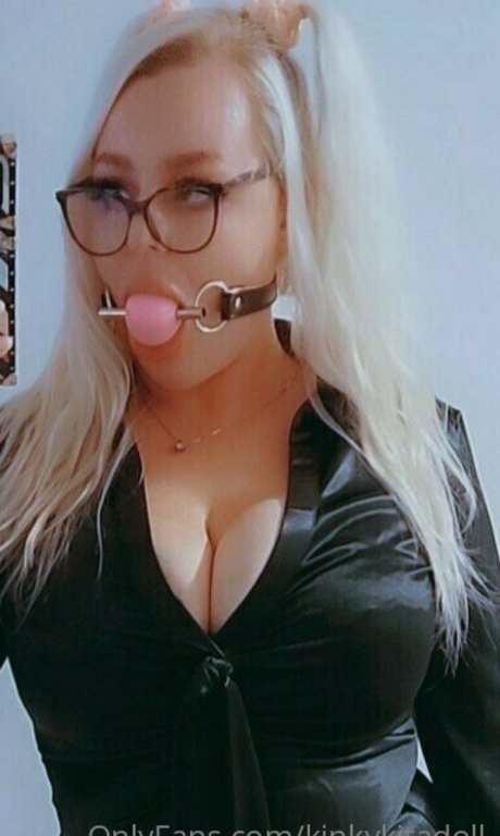 Naakte gelekte OnlyFans-foto van Kinkykitadoll