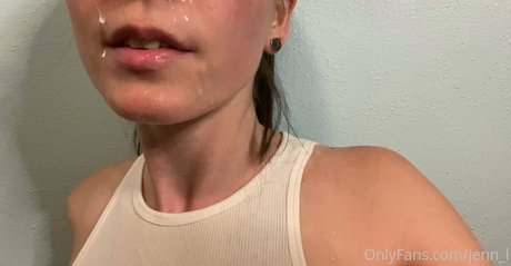 Naakte gelekte OnlyFans-foto van Jennl