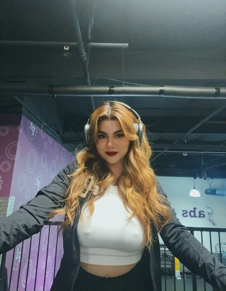 Naakte gelekte OnlyFans-foto van Jessikaaxoxo