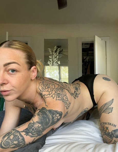 Naakte gelekte OnlyFans-foto van Vesperrain