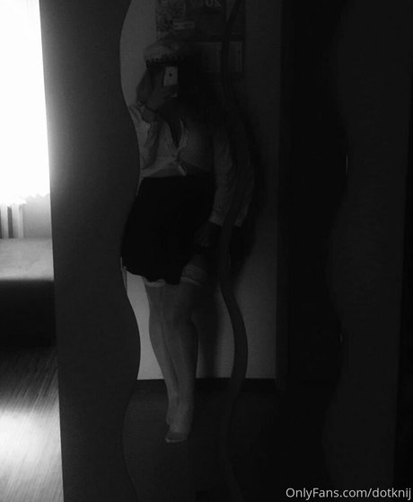 Naakte gelekte OnlyFans-foto van Dotknij