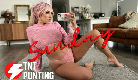 Naakte gelekte OnlyFans-foto van Carlyelectriclive