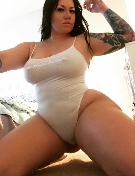 Naakte gelekte OnlyFans-foto van Elke Life