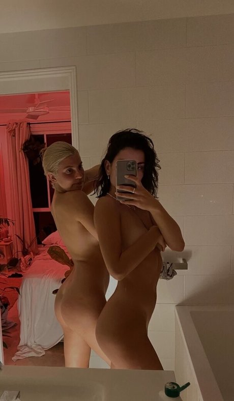 Naakte gelekte OnlyFans-foto van Perrsiia