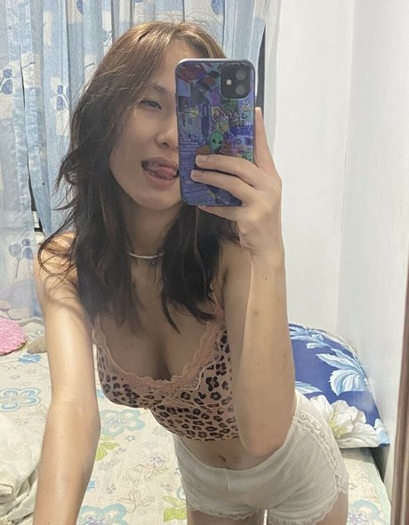 Naakte gelekte OnlyFans-foto van Hotaquagirl