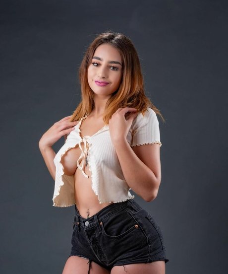 Naakte gelekte OnlyFans-foto van Lesliieeg