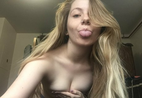 Naakte gelekte OnlyFans-foto van Saadlilthot