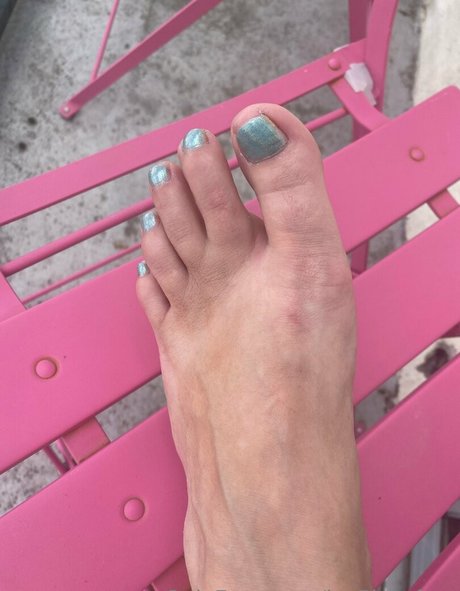 Naakte gelekte OnlyFans-foto van Jes5icasfeet