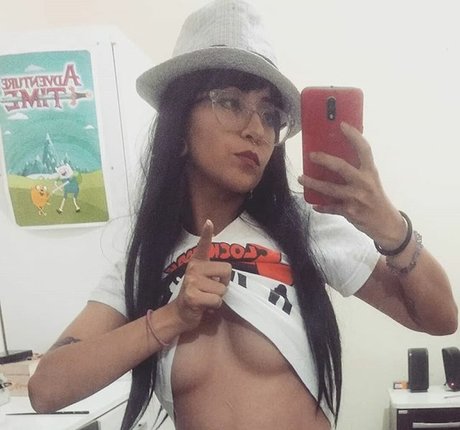 Naakte gelekte OnlyFans-foto van Dbrneko
