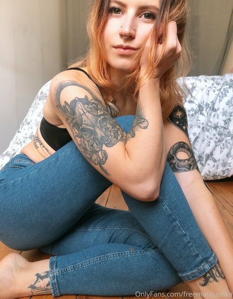 Naakte gelekte OnlyFans-foto van Freematoushka