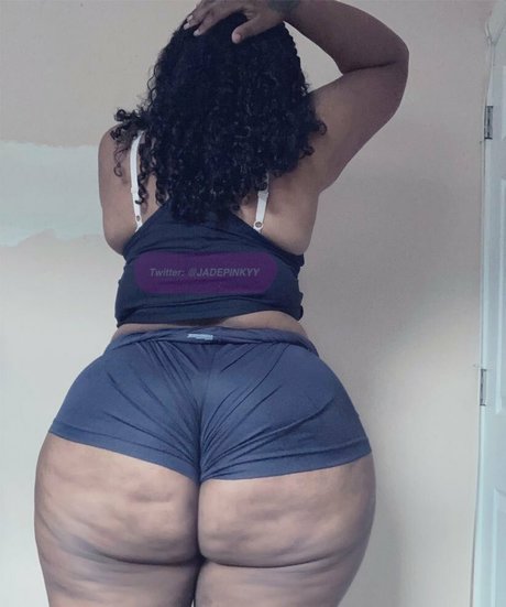 Naakte gelekte OnlyFans-foto van Jadepinkyboo