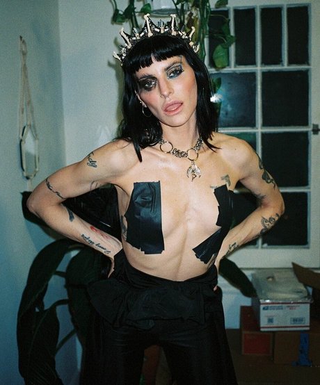Naakte gelekte OnlyFans-foto van Lilith Czar