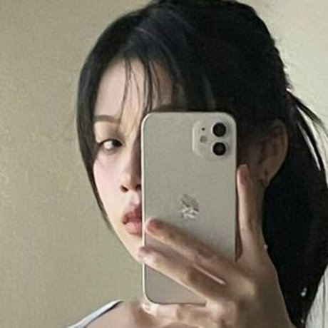 Naakte gelekte OnlyFans-foto van Soberrybitter