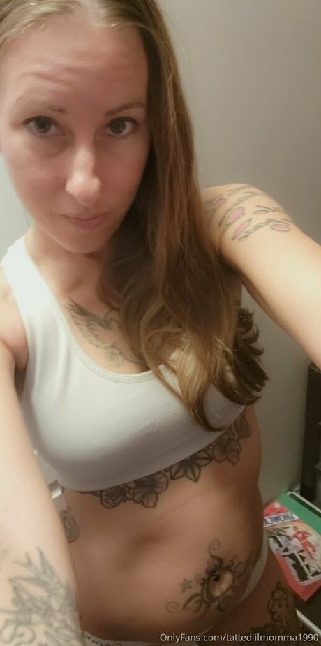 Naakte gelekte OnlyFans-foto van Tattedlilmomma1990