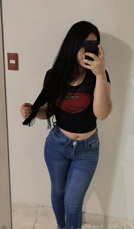 Naakte gelekte OnlyFans-foto van Onlyybb
