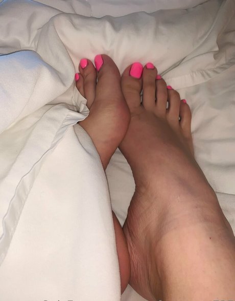 Naakte gelekte OnlyFans-foto van Sweetfeettreats727