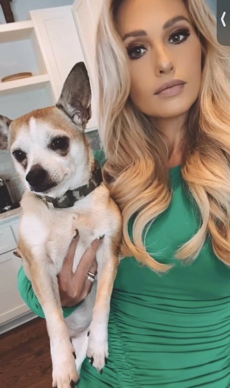 Naakte gelekte OnlyFans-foto van Tomi Lahren