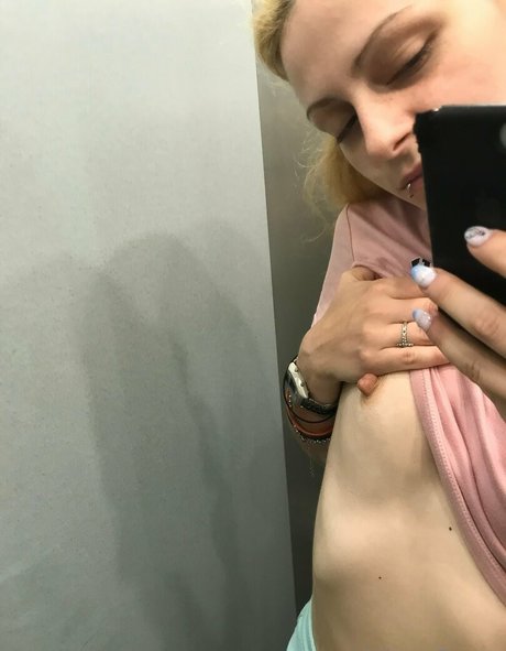 Naakte gelekte OnlyFans-foto van Misscorna