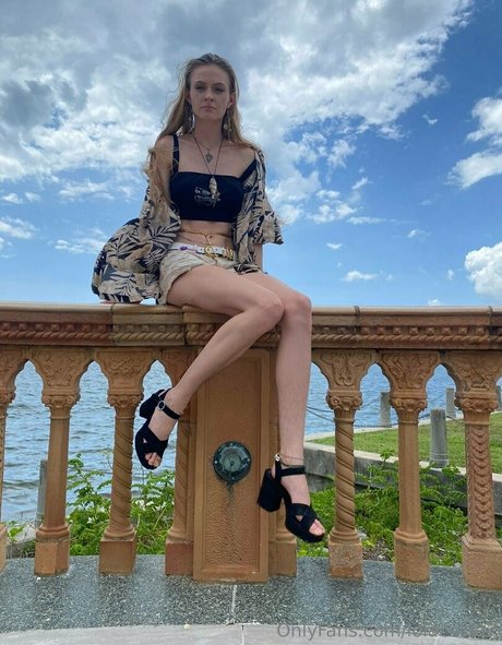 Naakte gelekte OnlyFans-foto van Lolacosta