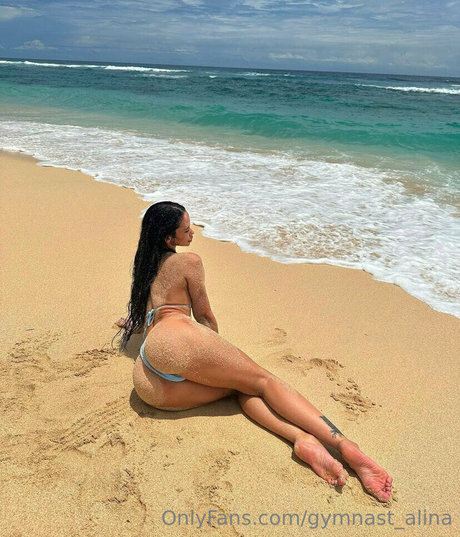 Naakte gelekte OnlyFans-foto van Flexiblegirlhot