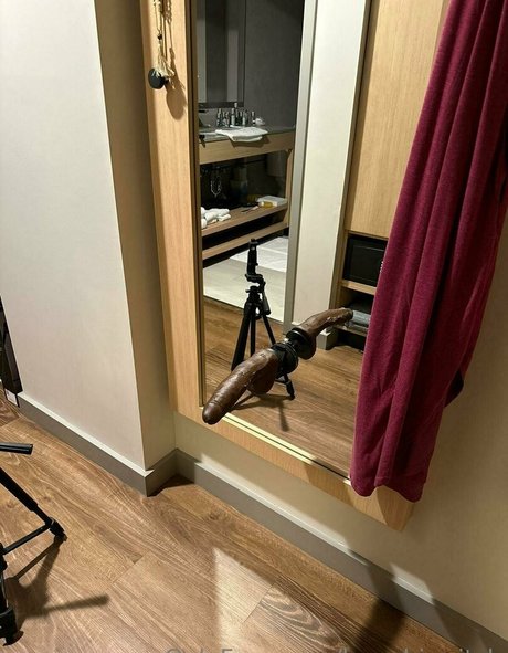 Naakte gelekte OnlyFans-foto van Hungbiswitch