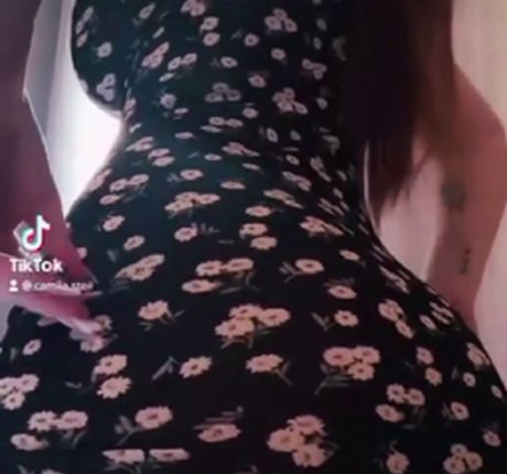Naakte gelekte OnlyFans-foto van Camila Steil