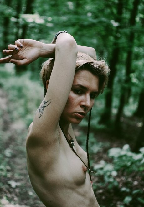 Naakte gelekte OnlyFans-foto van Alisa Volkova