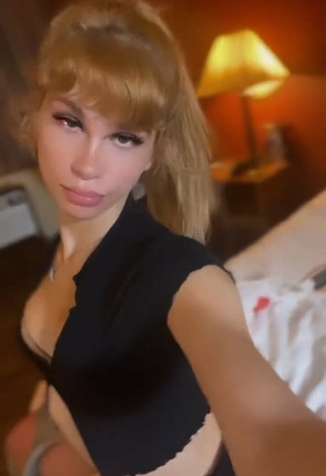 Naakte gelekte OnlyFans-foto van Barbieswetdream