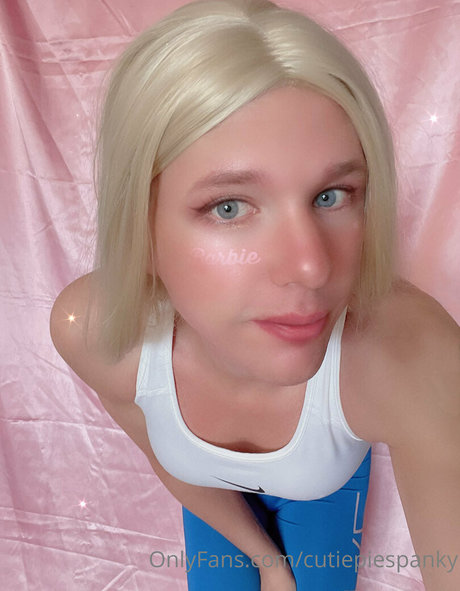 Naakte gelekte OnlyFans-foto van Emiliaxsweden
