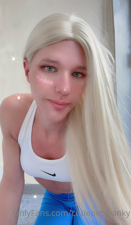 Naakte gelekte OnlyFans-foto van Emiliaxsweden