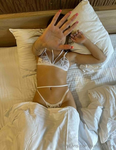 Naakte gelekte OnlyFans-foto van Sunnyjenny