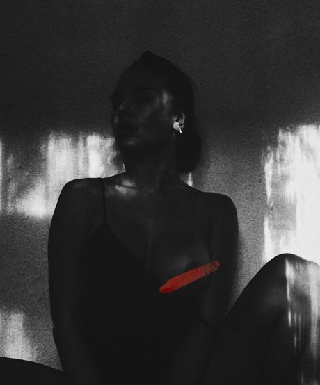 Naakte gelekte OnlyFans-foto van Sashakatser