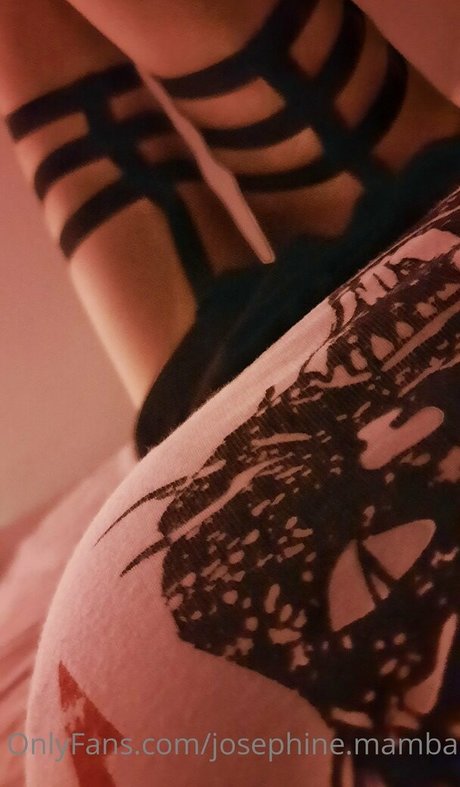 Naakte gelekte OnlyFans-foto van Phinemamba