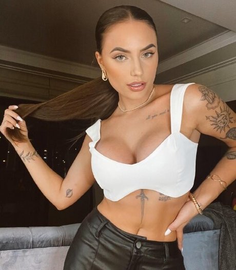 Naakte gelekte OnlyFans-foto van Isa Rockenbach