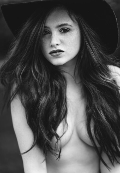Naakte gelekte OnlyFans-foto van Firewlkwme